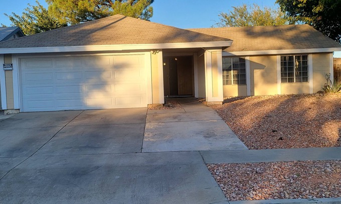 Lancaster Casa | 3-bedroom 6 queen beds in Lancaster
