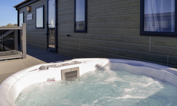 Skegness Cabina | 3 bedroom accommodation in Burgh le Marsh