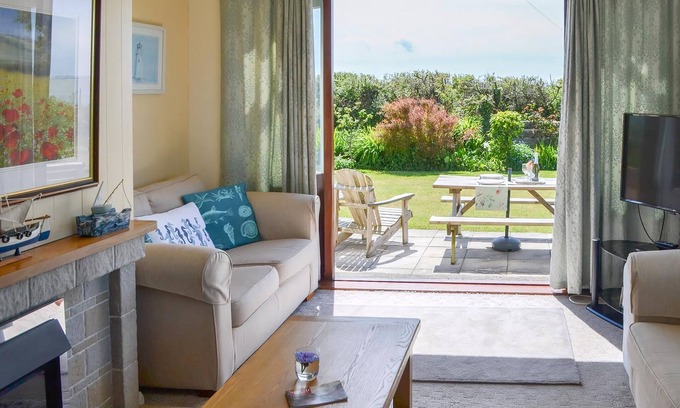Cylch-Y-Garn Cabaña | Alojamiento de 3 habitaciones en Church Bay, Anglesey