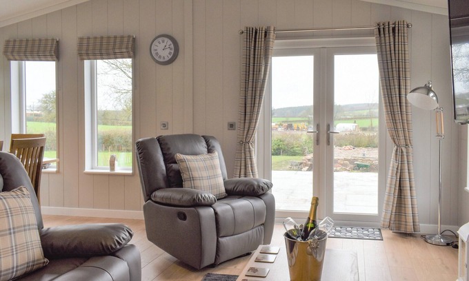 Lloc Cabaña | 3 bedroom accommodation in Holywell