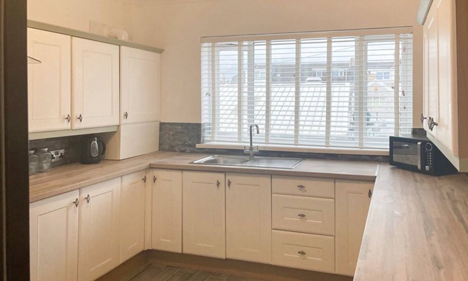 Porthcawl Cabaña | 3 bedroom accommodation in Porthcawl, near Swansea