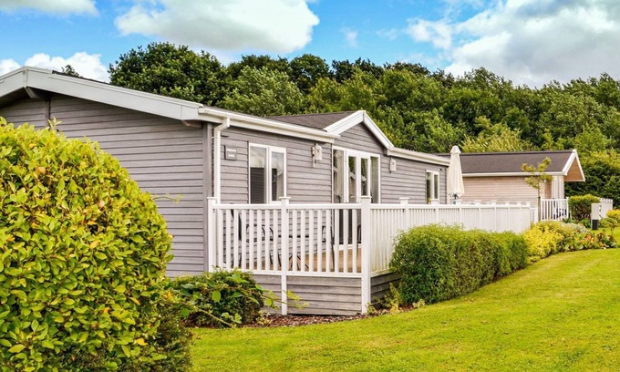 Hundall Cabaña | 3 bedroom accommodation in Mercia Marina, Willington