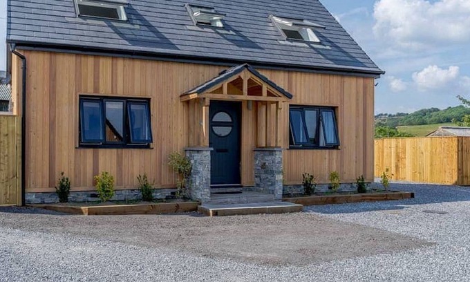 Carmarthen Cabaña | 3 bedroom accommodation in Talog