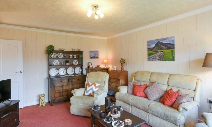 Bryn-crug Cabaña | A cosy house bursting with character, situated in the charming Gwynedd village of Bryncrug.