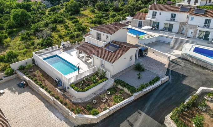 Stankovici Casa | Impresionante casa de 3 dormitorios en.