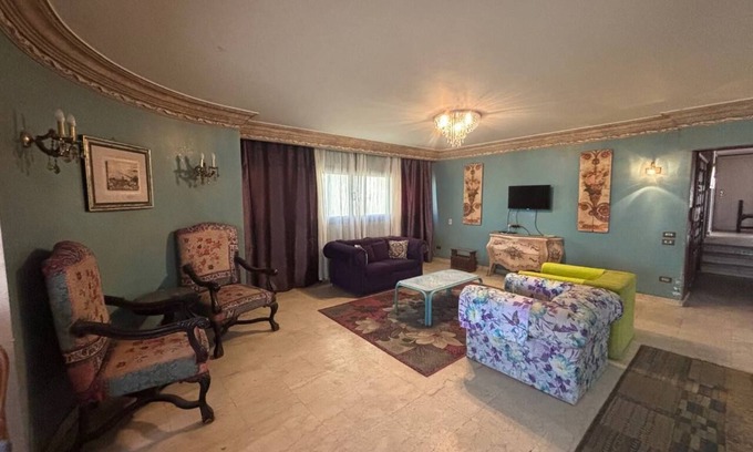 Al-Khalifa Apartamento | 3-bedroom apartment in cool Cairo Governorate with WiFi, AC
