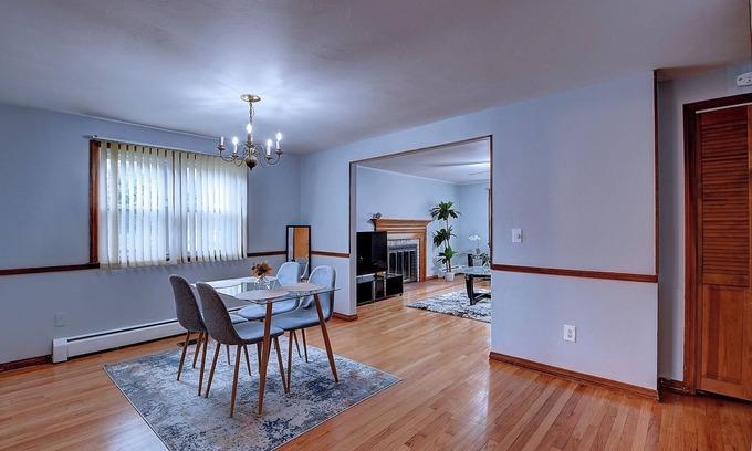 Silver Lane Apartamento | 3-bedroom apartment in nice East Hartford with WiFi, AC