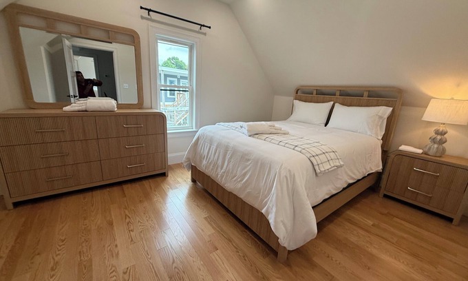 Forest Hills - Woodbourne Apartamento | 3-bedroom apartment in brilliant Boston with WiFi, AC