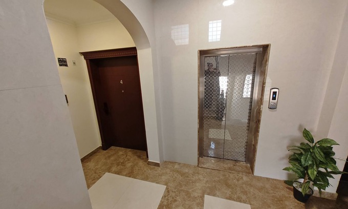 Dammam Apartamento | 3-bedroom apartment in fabulous Dammam with AC