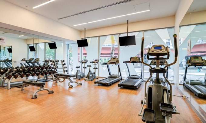 Southbank Apartamento | 3-Bedroom Apartment near Crown Casino & Eureka Tower, with Parking, Gym, & Pool