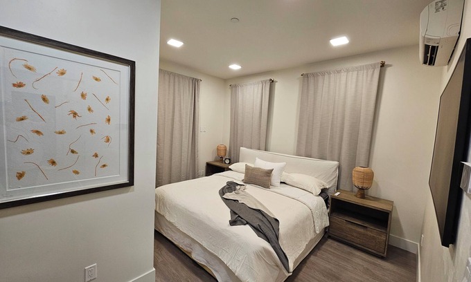 Los Alamos Apartamento | 3-bedroom apartment in charming Los Alamos with WiFi, AC.