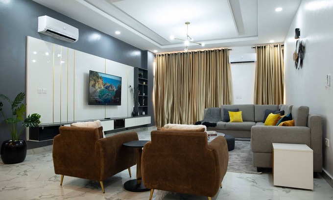 Ofin Apartamento | 3 Bedroom Apartment with SuperFast Internet and 24x7 Power & Private Security
