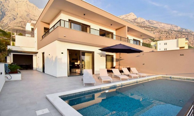 Veliko Brdo Casa | Impresionante casa de 3 dormitorios en.