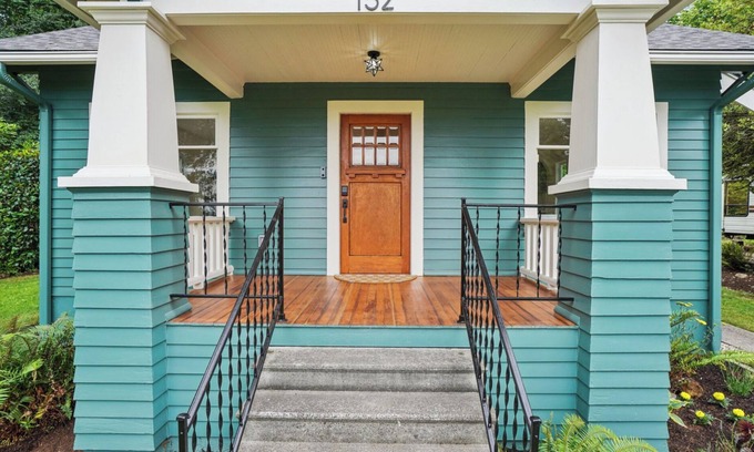 Collins View Casa | 3 Bedroom - Beautifully Remodeled Bungalow - Extended Stays
