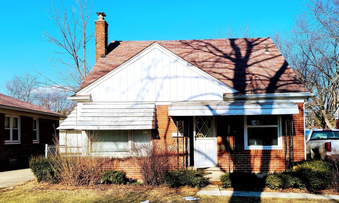 Harper Woods Casa | 3 Bedroom Bungalow on quiet street in good area