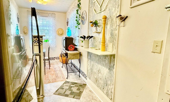 Urban Core Casa | 3-bedroom bungalow in fabulous downtown Springfield area in JAX FL- WiFi, AC