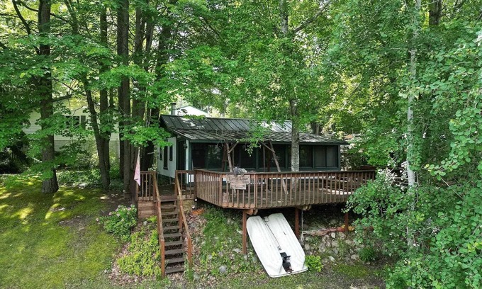 Harrison Cabina | 3 bedroom Cabin on Bertha Lake w/ private beach!!