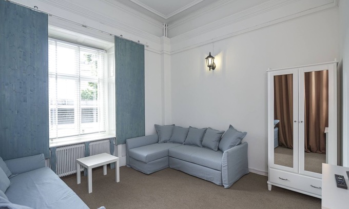 Gamla Stan Apartamento | 3-Bedroom, Central, Own Entrance, Clean Loft-Styled Flat!