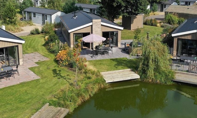 Biddinghuizen Casa | 3-bedroom chalet with terrace and hot tub
