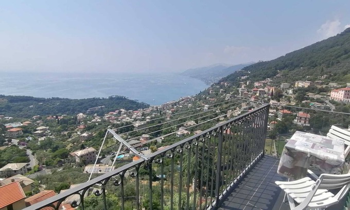 Camogli Condominio | 3-bedroom condo, full kitchen, 1leaving room 1 bathroom, balcony great view