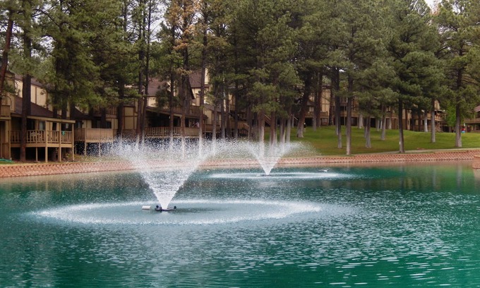 Ruidoso Cabina | 3-bedroom condo in fabulous Innsbrook Village Country Club Ruidoso with AC