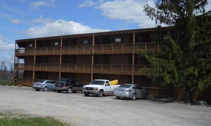 Ghent Condominio | Condominio de 3 dormitorios en ladera en Winterplace Ski Resort con la comodidad del hogar