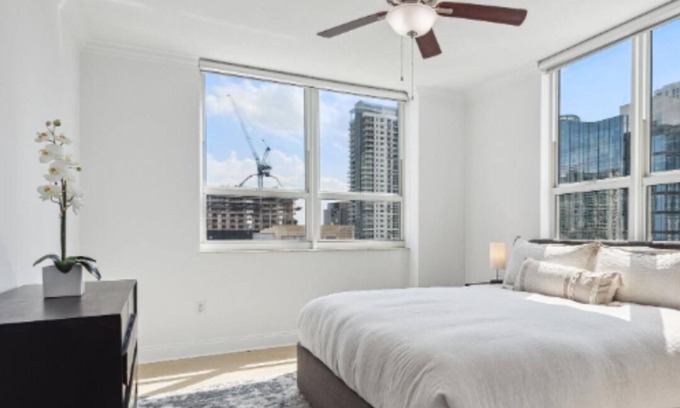 Riverwalk Fort Lauderdale Condominio | 3-bedroom condo in marvelous Fort Lauderdale with WiFi, AC, fitness room