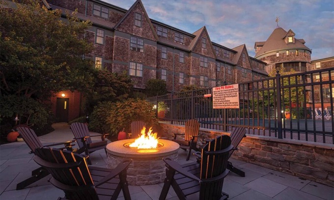 The Point Condominio | 3 Bedroom Condo w/ Kitchen in Downtown Newport at Long Wharf Resort! Sleeps 8!!