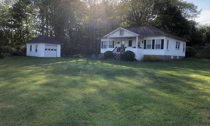Rye Cabaña | Charming 3-bedroom cottage in beautiful Rye, NH with large yard and ocean view