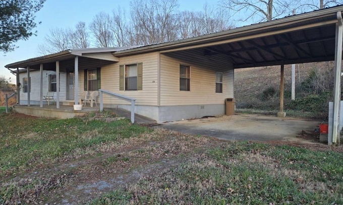 Decatur Casa | 3-bedroom country house with A/C. . Enjoy a peaceful getaway near Watts Bar Dam
