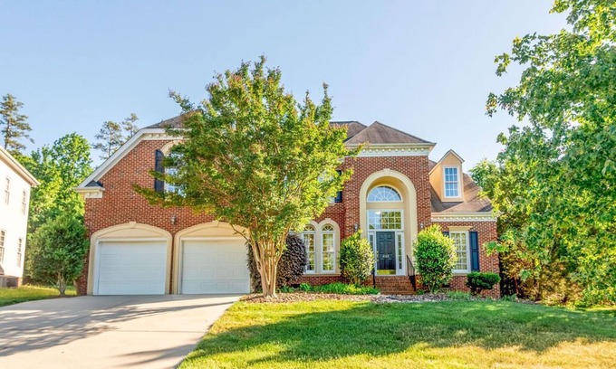 Prosperity Church Road Casa | 3 Bedroom Cozy, Comfy Home in the Queen City!!!!