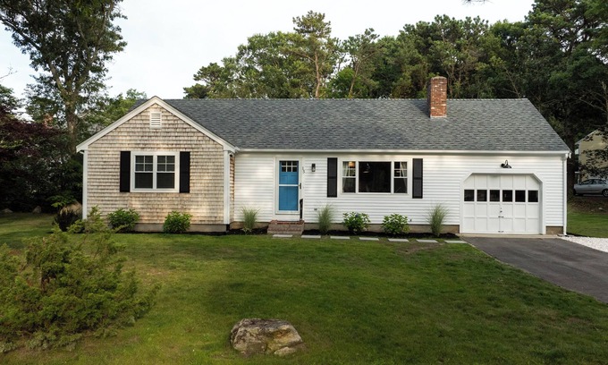 East Dennis Casa | 3 Bedroom Dennis home close to beaches and amenities