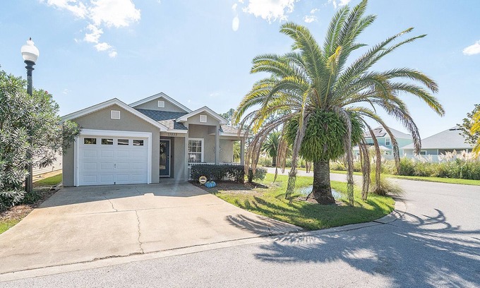 Panama City Beach Casa | 3 Bedroom Dog 🐶Pet Friendly Panama City Beach House Pool 2 KING beds bunkroom