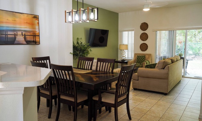 Seasons Casa | 3-bedroom Enchanting Escape townhome, close to attractions!