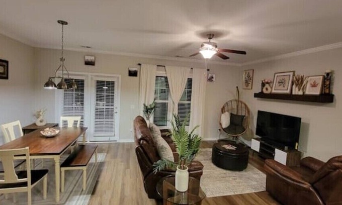 Pooler Casa | 3-Bedroom Executive Rental just 19 minutes from River Street
