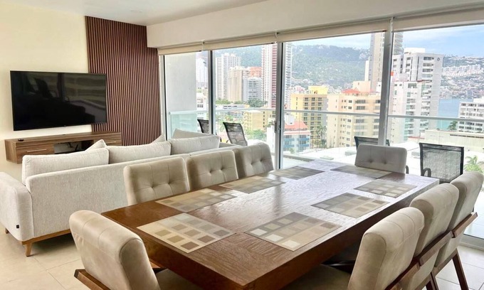 Costa Azul Apartamento | 3 bedroom family apartment in Acapulco, a few steps from the beach.
