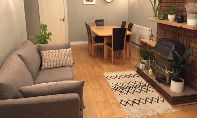 Haroldʼs Cross Casa | 2 Bedroom Family Home in Residential Dublin Suburb