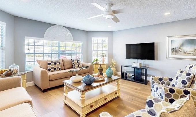 Royal Palm Bay Condominio | 3-bedroom FIRST FLOOR condo in Kissimmee with AC, fully remodeled and more