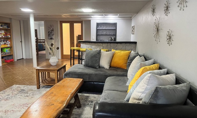 Upper Rattlesnake Casa | 3-bedroom Guest Suite with Hot Tub in a serene neighborhood