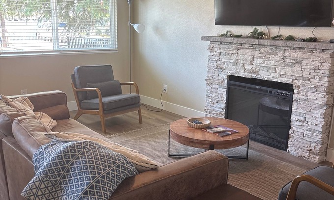 Raisin Casa | 3-bedroom home close to Airport. Beutifully decorated.