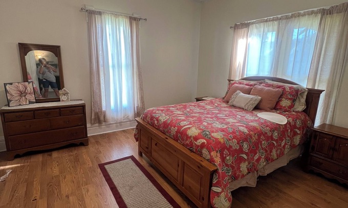 Fitzgerald Casa | 3 bedroom home in downtown Fitzgerald. Nice quiet neighborhood. Fenced backyard