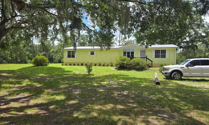 Lake City Casa | 3-bedroom home in rural Lake City near the Suwannee River and the Florida Trail