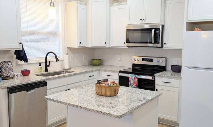 Elizabethton Cabaña | 3-bedroom home in Historic Elizabethton near Bristol Motor Speedway, JCMC & ETSU