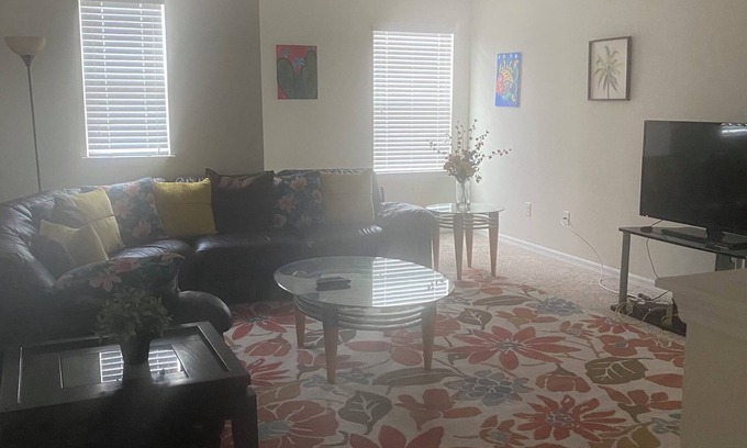 Riverview Casa | 3-bedroom home located upstairs of my house in enjoyable Riverview with WiFi, AC