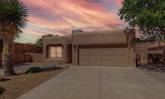 Corrales Casa | 3-bedroom home where Albuquerque, Corrales and Rio Rancho meet