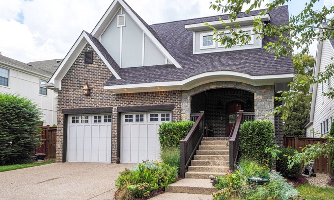 Green Hills Casa | 3 Bedroom Home with 2 Full Baths, Perfectly Situated in a Great Neighborhood!