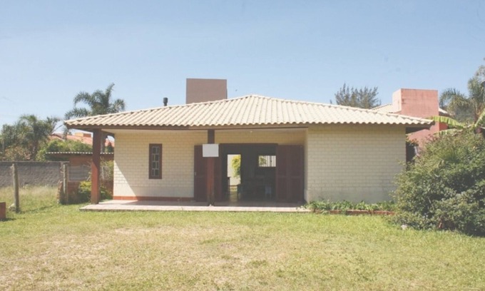 Garopaba Casa | Casa de 3 dormitorios con capacidad para 8 personas a 50 metros de la playa.