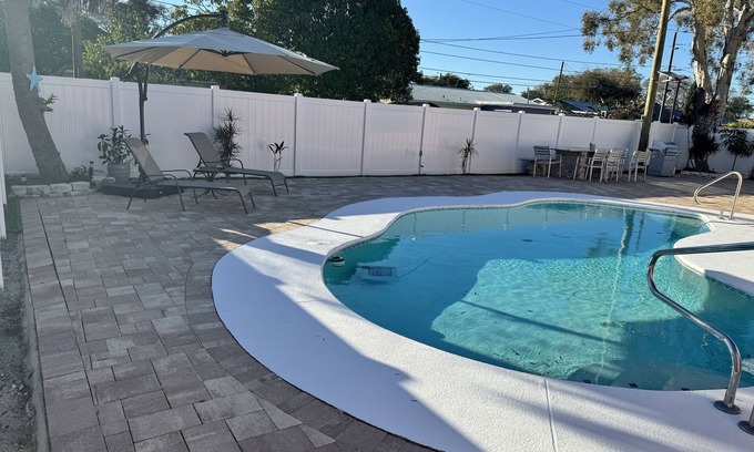 St. Petersburg - Clearwater Casa | 3-bedroom house in St. Petersburg .8 minutes away to Madeira and St Pete Beach