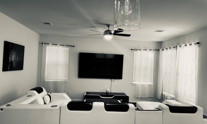 Clodine Casa | 3-bedroom house in beautiful Richmond with AC, WiFi