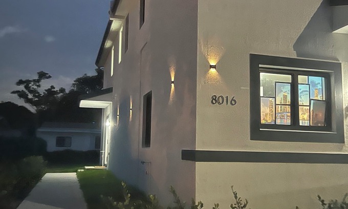 West Little River Casa | 3-bedroom house in beautiful Miami with WiFi, AC. Live the beach life!